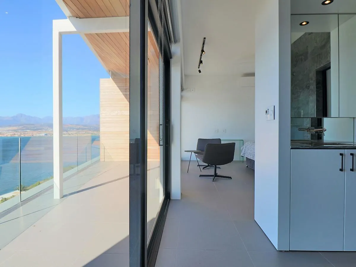 22 Protea For Luxury Living, 6 Bedroom Sleeps 12 Gordons Bay Holiday home